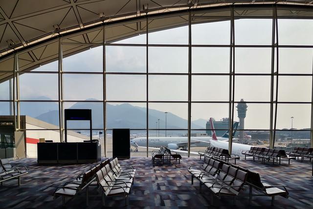 香港机场迎来客流危机！国泰公布数据：载客数下降99.6%