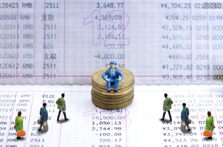 不同意降薪被高管砸头