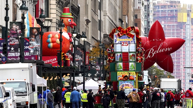 美国感恩节假期出行热情高涨，卫生专家担心节后疫情再次大暴发