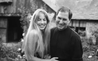 乔布斯遗产的继承问题      继承了史蒂芬·乔布斯全部遗产的神秘女人