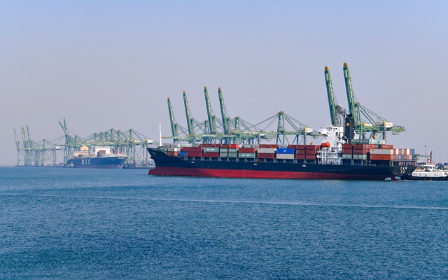 海运集装箱爆单了！中国港口“一柜难求”可能持续到明年