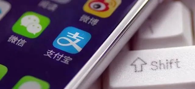 信用卡绑在手机上消费与直接刷卡的区别