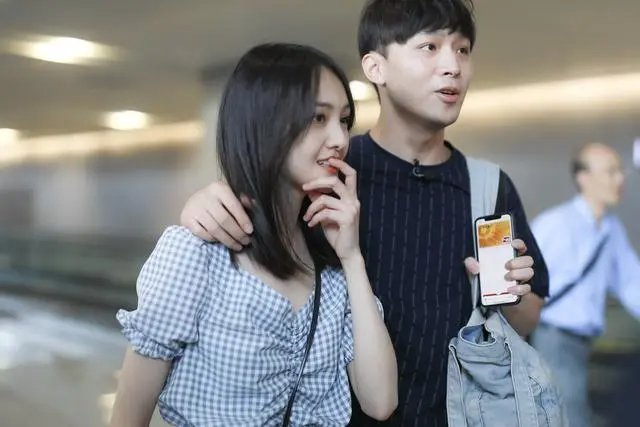 郑爽“凉”了，张恒稳了！航空公司宣布：张恒回国机票，免费送！