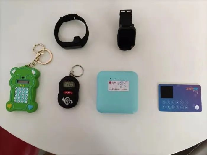 隐藏在卡片里、拐杖里、充电宝里的数字人民币，你见过么？