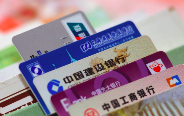 又一“陷阱”正在拖垮年轻人？人均负债高达12万，央视发出警告！