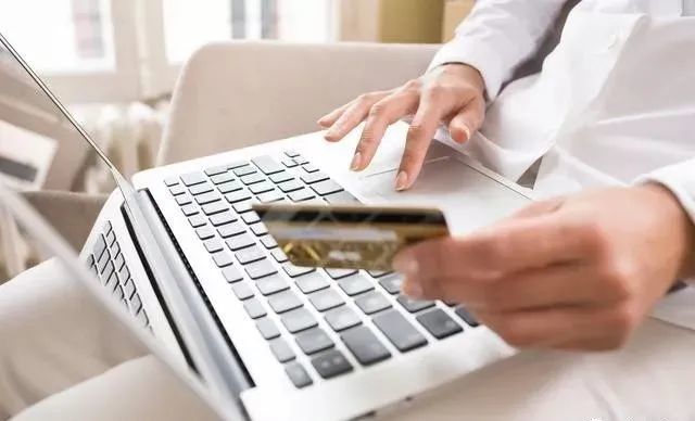 亲戚借走信用卡不肯归还 是否违法