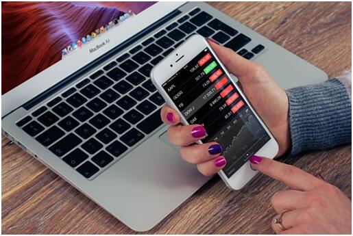 股票的基础知识有哪些？新手怎样买卖股票？新手买股票注意事项是什么？