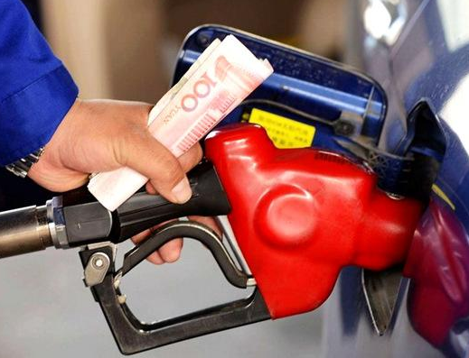 油价或迎年内首次搁浅目前油价是多少，国内油价的涨跌跟什么有关，国内油价如何确定