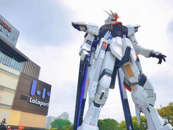 交通银行高达主题信用卡再度推出两款定制主题纪念版