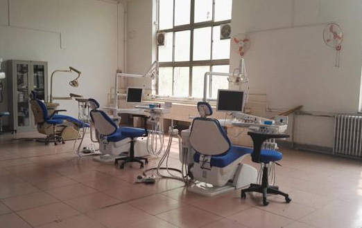 我国每千人口注册护士数3.35，我国护士人数多吗，护士好就业吗