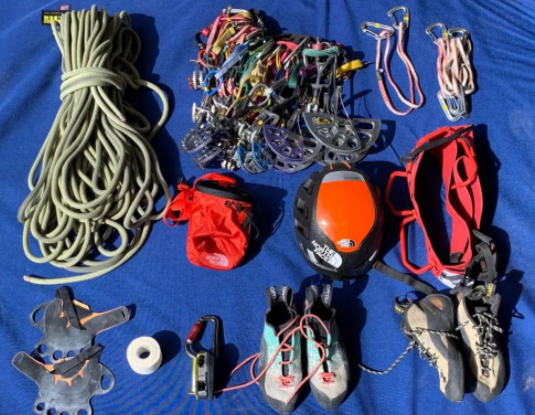 小女孩10秒攀爬12米岩壁是怎么回事，攀岩运动有什么好处，常见几种攀岩装备有哪些