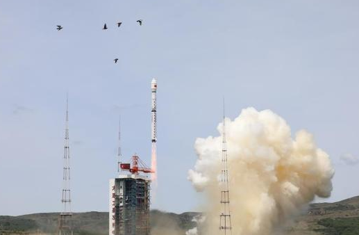 师生用塑料瓶自制火箭发射成功，火箭升空的原理是什么，中国的火箭发射地在哪里