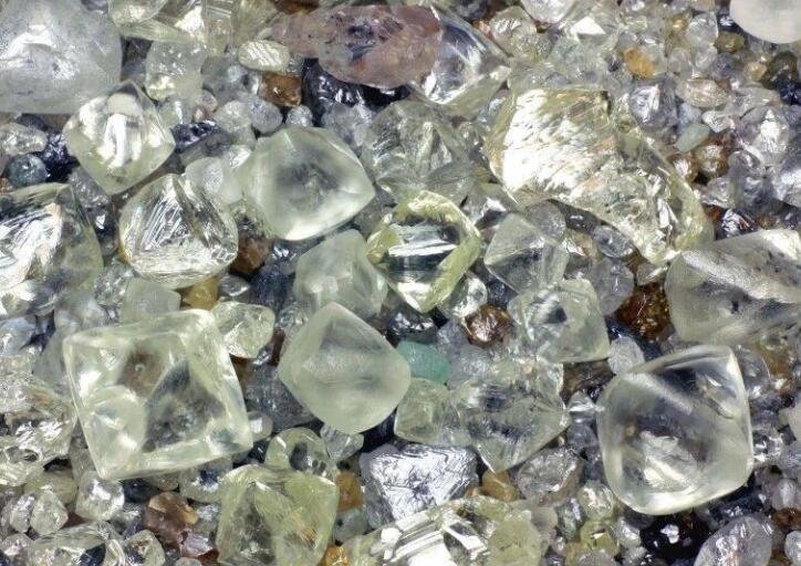 中国人造钻石产能约占全球一半是多少，全国产能到底有多大，天然钻石为什么那么贵呢