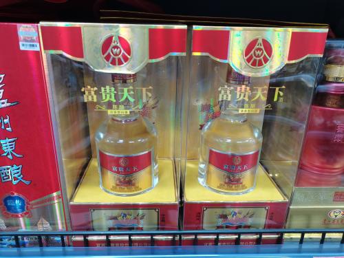 股民炸锅！白酒股突然崩了 满屏跌停！爱有多销魂就有多伤人！药茅、油茅也崩了！基金经理朋友圈晒学历 刷屏了