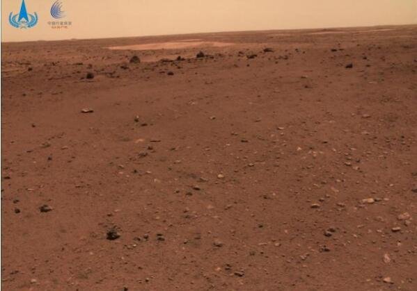 天问一号着陆火星首批科学影像图火星地表长啥样，天问一号还回地球吗及探索火星的意义