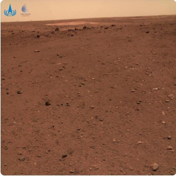 祝融号火星车首批“摄影作品”公布火星长啥样，火星和地球有哪些相似的地方