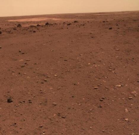 祝融号拍摄的火星照片来了火星长啥样，祝融号是谁造的，祝融号是怎么传回照片的