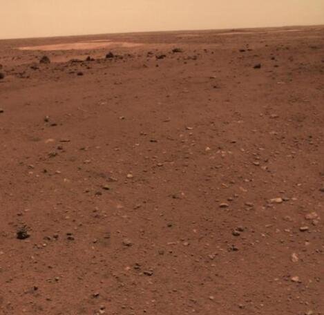 祝融号拍摄的火星照片来了火星长啥样，祝融号是谁造的，祝融号是怎么传回照片的