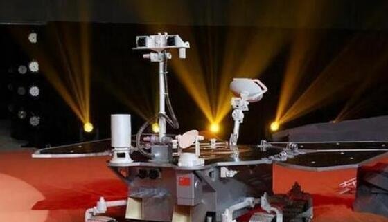 祝融号拍摄的火星照片来了火星长啥样，祝融号是谁造的，祝融号是怎么传回照片的