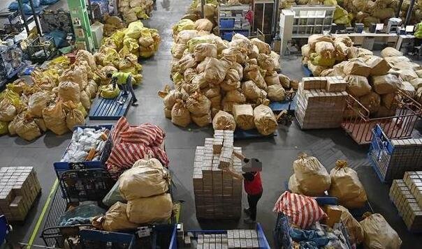 端午假期全国揽投快递量超17.4亿件，大家都寄什么东西，端午节快递柜收费吗