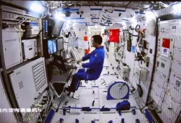 中国航天员此次出舱做了3件事，具体是哪三件事，航天员出舱需要做什么准备