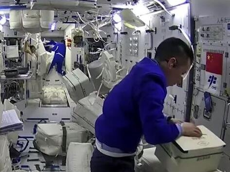 航天员尿液提纯后可变饮用水，究竟是怎么回事，航天员在太空是如何上厕所的