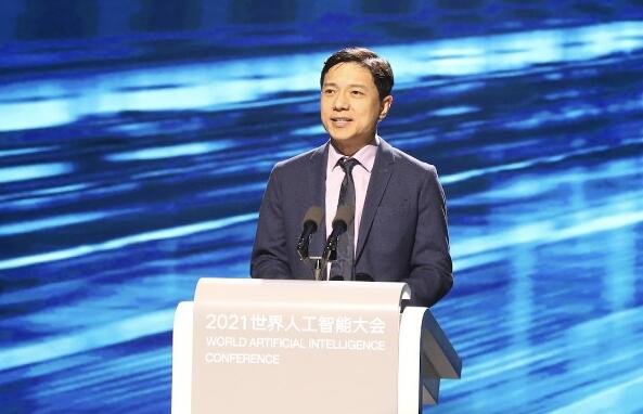 李彦宏:百度智能汽车正在研发当中，百度研发智能汽车满足了什么条件，百度为何进军汽车领域