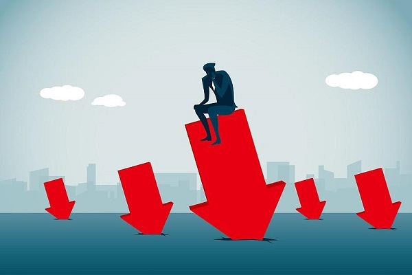 港股教育股重挫，新东方暴跌50%的原因是什么？