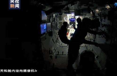 新一季太空生活剧透来了，三名航天员身体情况如何，是什么让空间站安全、便利