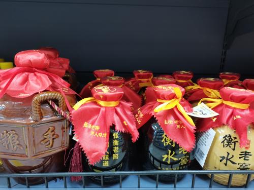 沪指探底回升收涨0.45% 两市成交额连续三十个交易日突破1万亿元