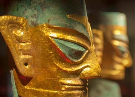 黄金面具.jpg 三星堆首次出土完整金面具,长啥样,三星堆黄金面具有何意义