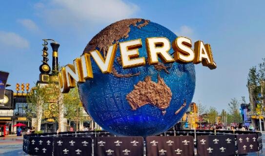 十一期间北京环球影城人均消费或超3000元，人们为什么原以为其高消费买单？