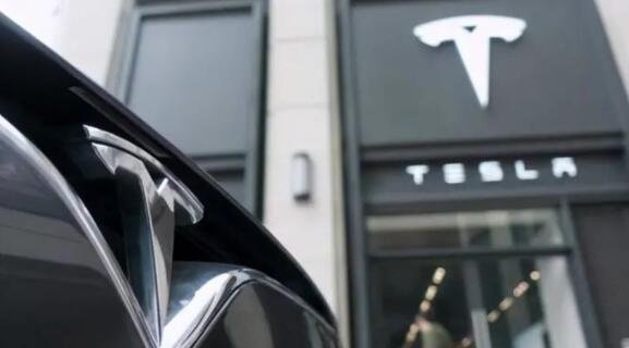 特斯拉回应8月上险数2000多辆，特斯拉目前的优势是什么？