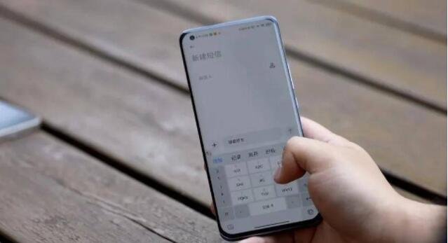 雷军称力争拿下全球手机销量第一，小米手机海外市场销量为什么这么高？