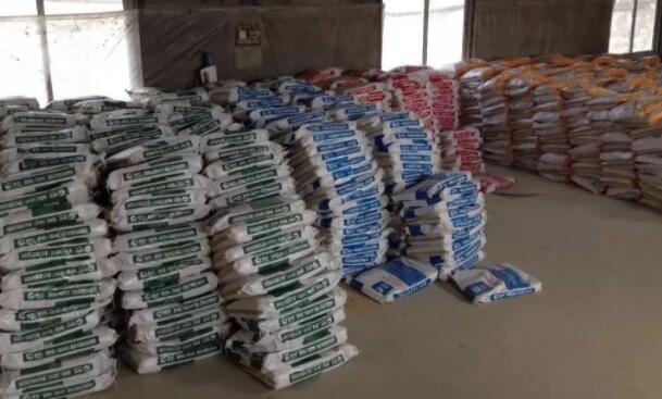 玉米每吨上涨400元的涨价原因是什么，饲料市场供需情况如何，玉米涨价利好哪些股票