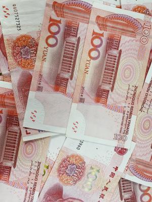 沪指重回3500点 两市成交额连续13日突破万亿元