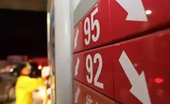 油价时隔三个月终于要跌了，油价前期为什么会出现暴涨？原因是什么？