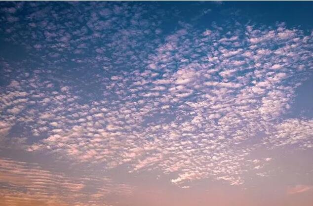 南京天空现干脆面云，什么是干脆面云？干脆面云是怎么形成的？有什么预兆？