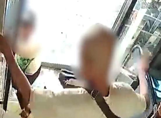 踹人光头男被拘留